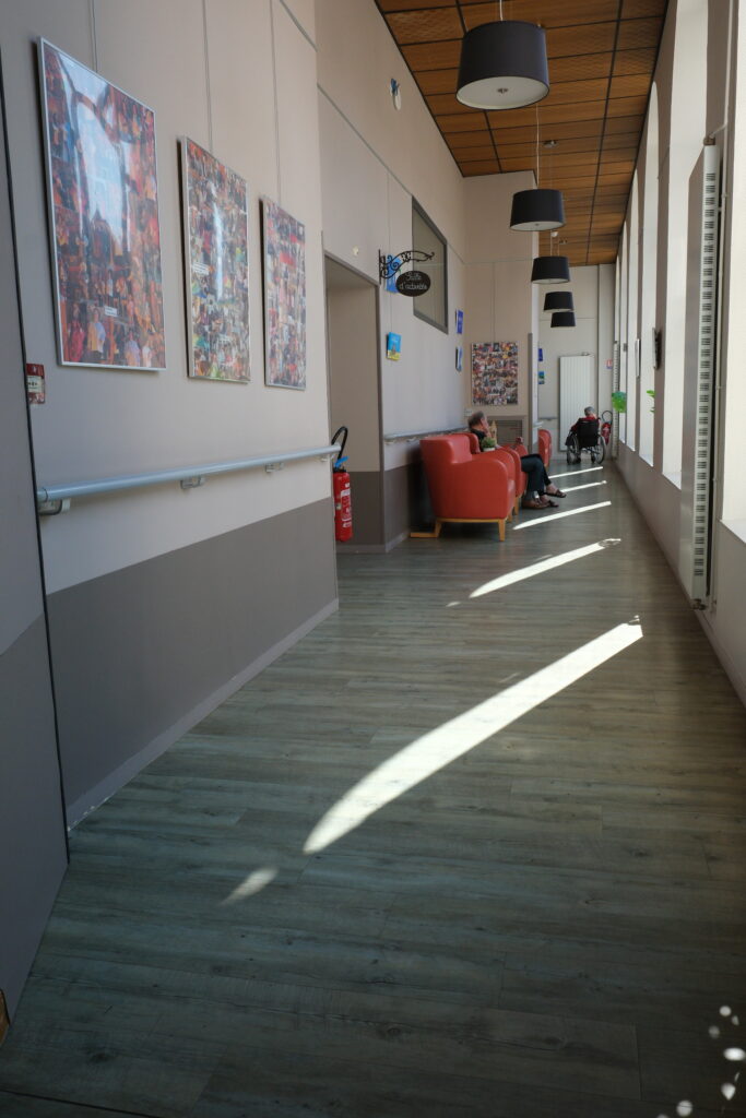 EHPAD Rouen couloir